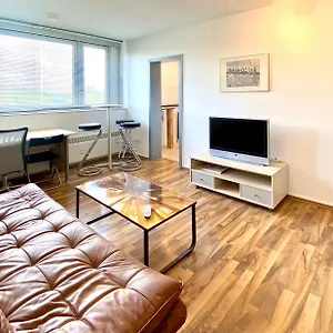 Domspitzen-blick, Cooles 2 Mit Indoor-swimmingpool Auf Dem Dach, Kueche Und Smart-tv Apartment